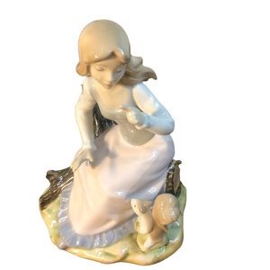 Tengra Valencia of Spain, Ceramic figurine. Girl with squirrel.